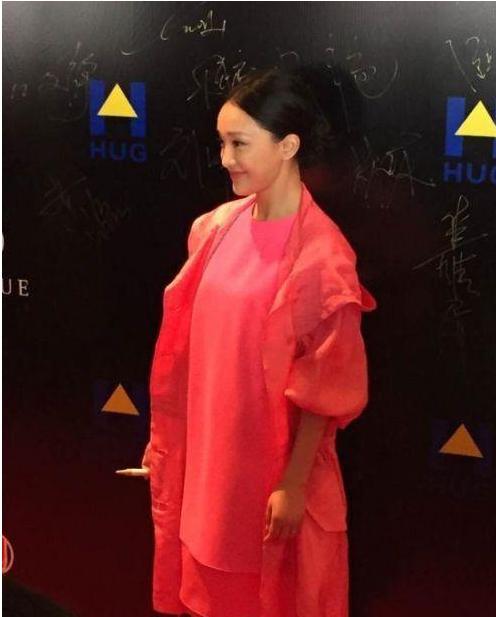 又一影后怀孕，近照胖了一整圈，看样子像是三