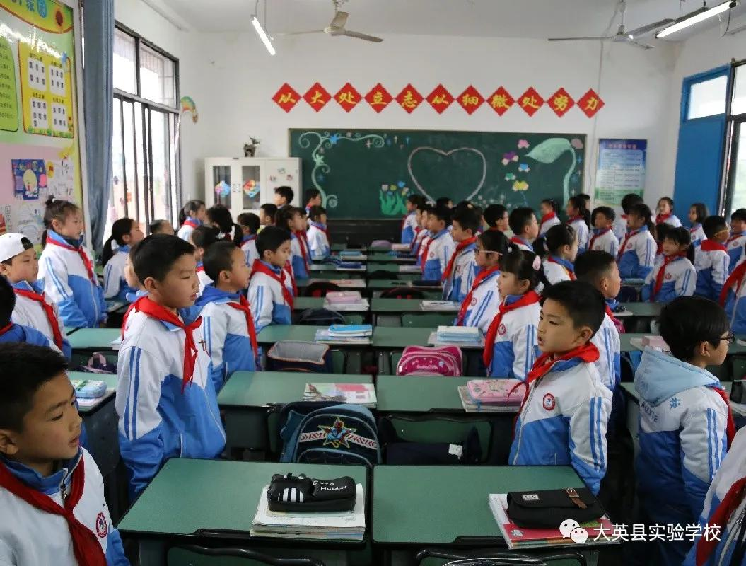 大英县实验学校：温风三月，礼教人生