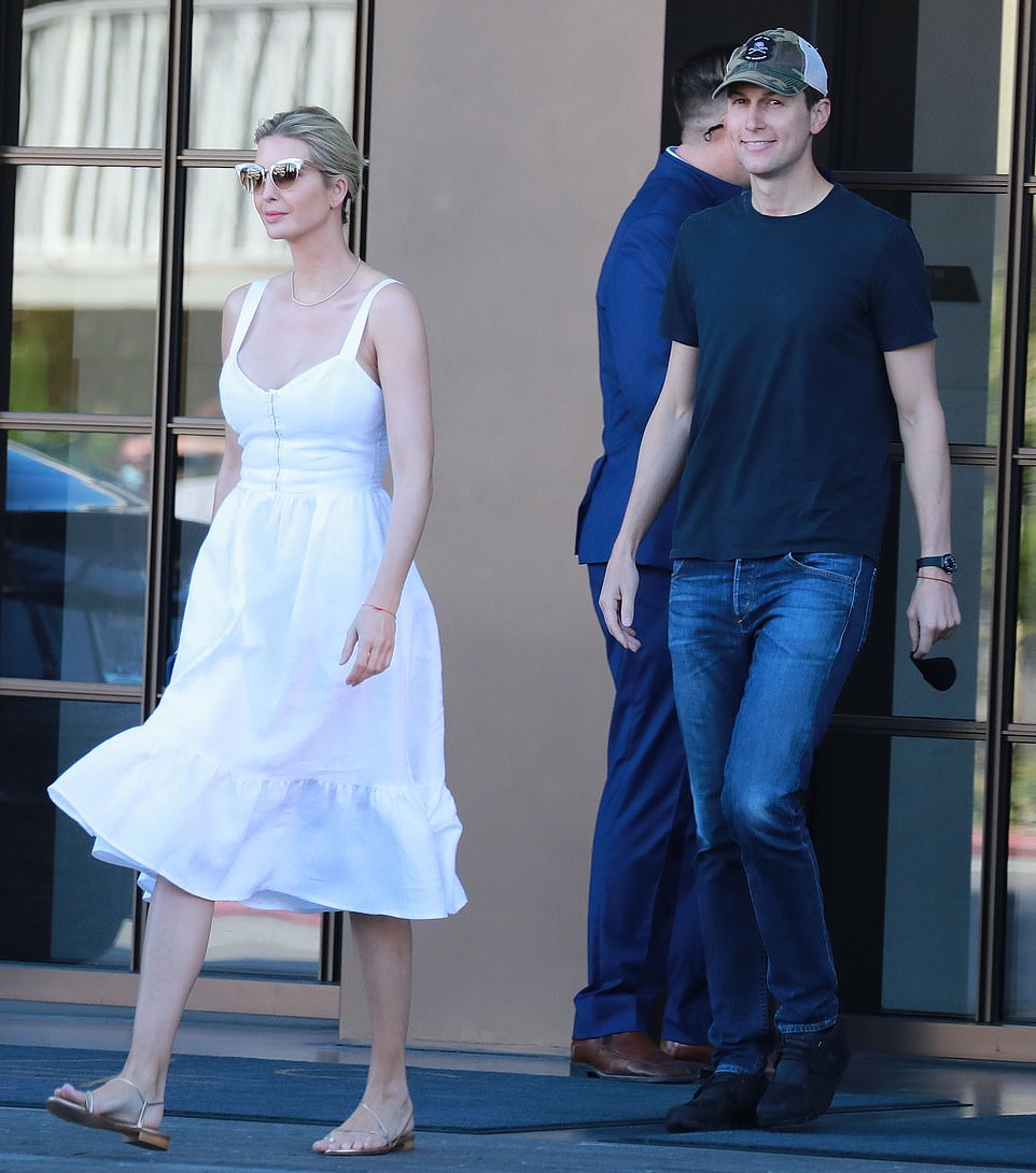 川普退休“妻离子散”？孤身曝再选总统，妻女