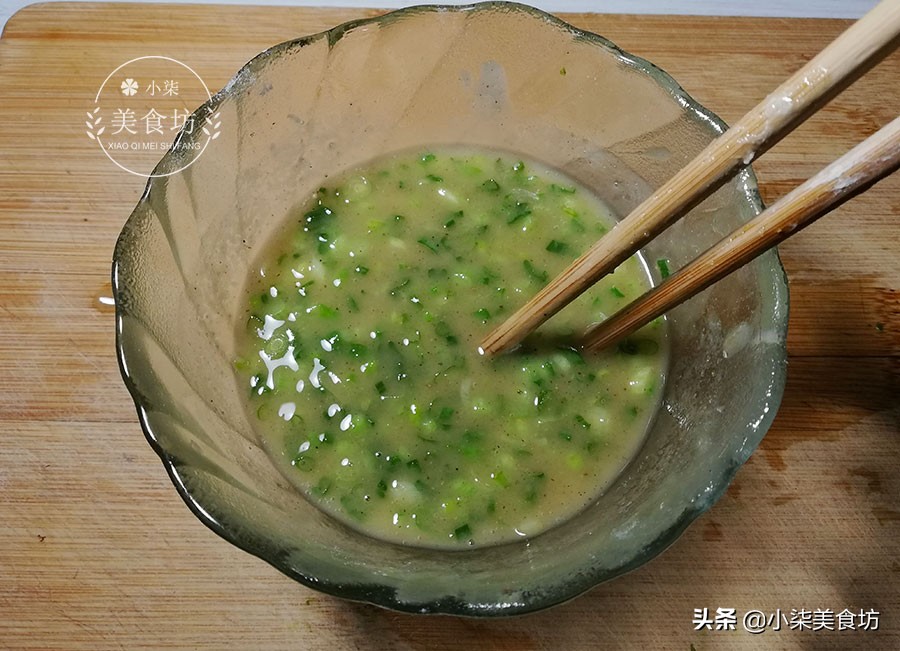 图片[8]-葱油饼最快速做法 不用烫面 不用揉面 2分钟烙一张 酥脆掉渣-起舞食谱网