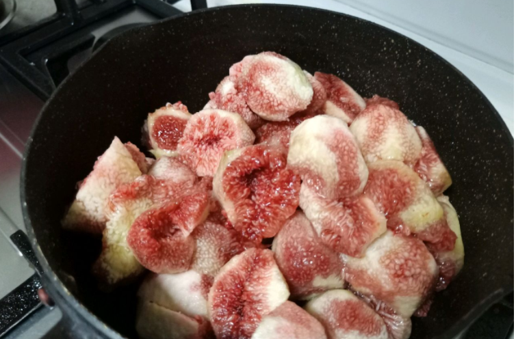 自制软绵甜蜜的无花果酱，没有任何添加，吃起来更健康