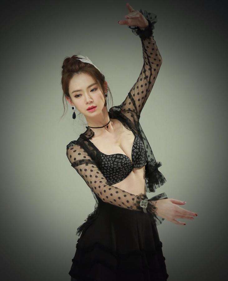 戚薇：我真不适合古装，导演说试试看，看到结