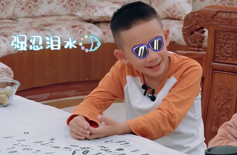 Jasper學中文學哭，應采兒卻不為所動，虎媽有時候很有必要