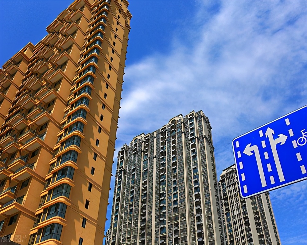 房价暴跌，老百姓压力真的会变小吗？业内人：