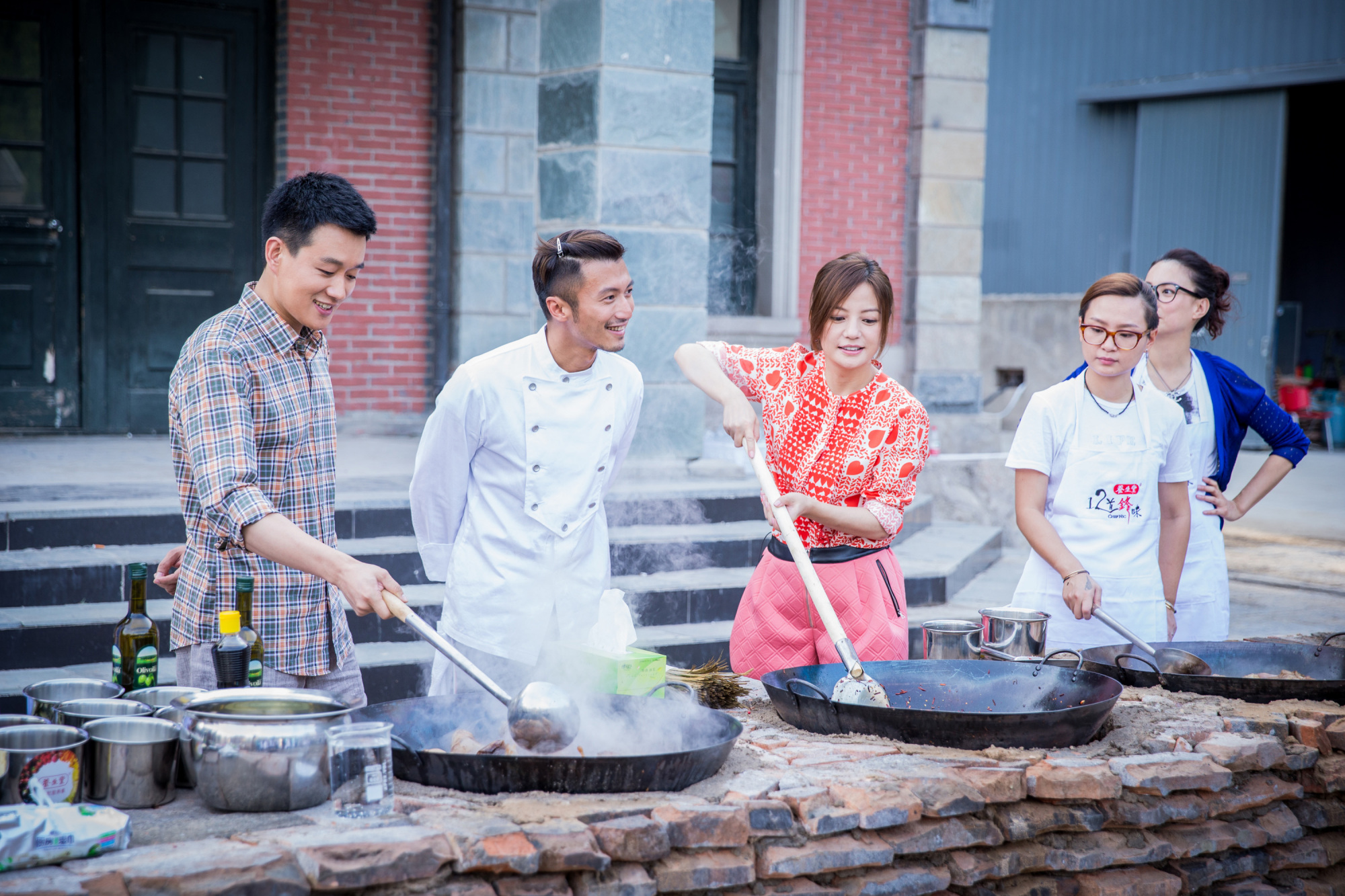 谢霆锋、陈小春、张智霖等定居内地，老牌港星直言逃离香港的辛酸