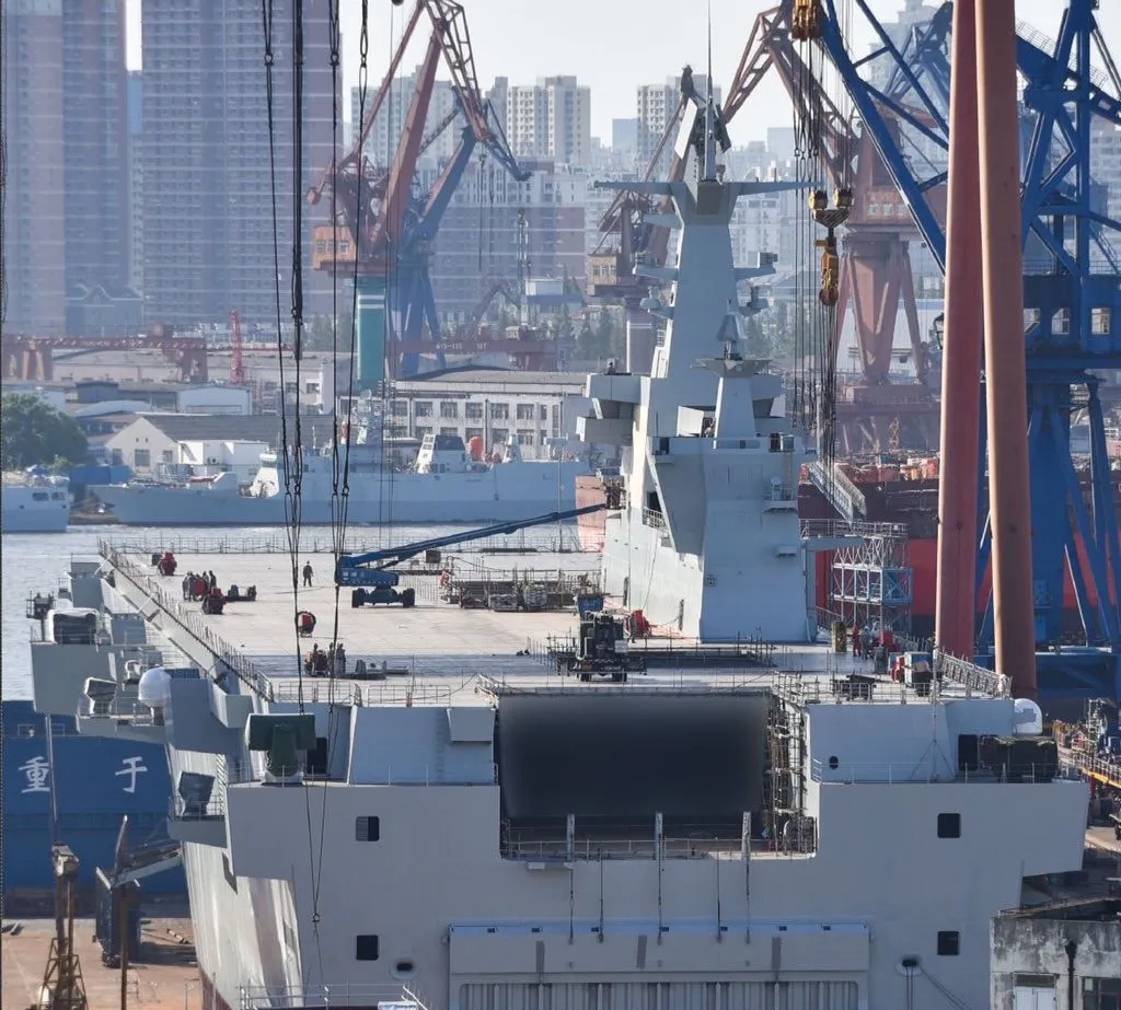 中国075型“两攻”2号舰下水，对中国海军来说这只是开始！