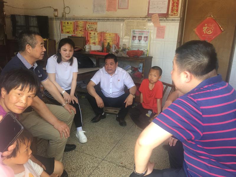 南昌市新干商会走访慰问贫困学子，真情关怀暖人心