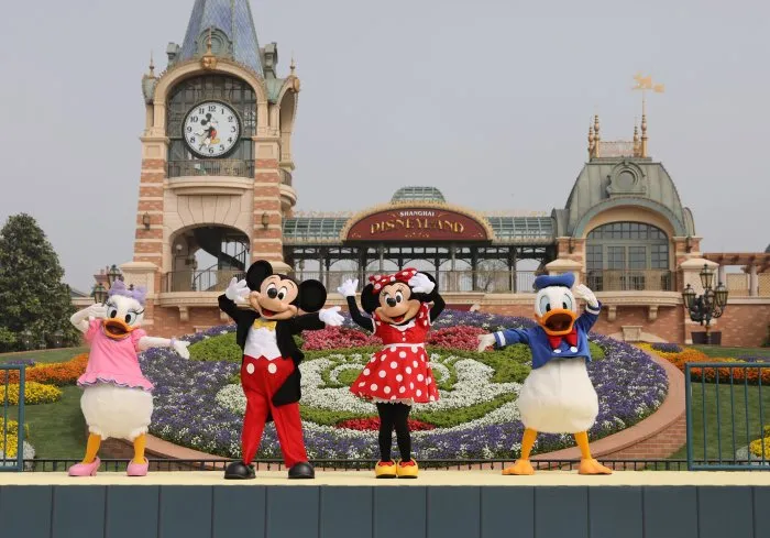分别107天，上海迪士尼今天重开！热门项目不排队！戴口罩入园