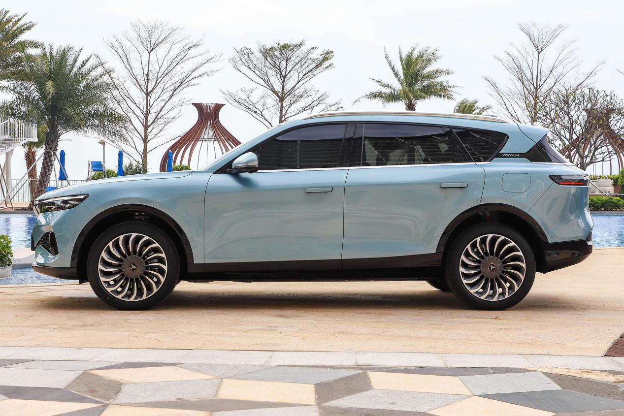 680马力、4.6秒破百，还带终身质保，国产新车岚图你期待吗