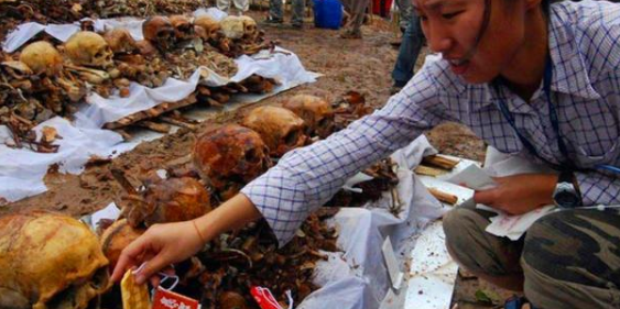 高速公路施工，意外挖出3000具军人遗骸，揭示一