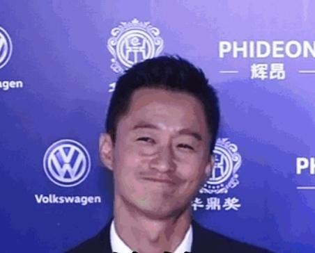 吴京谢楠家庭聚餐曝光，46岁硬汉头发苍白，如今家庭和睦其乐融融