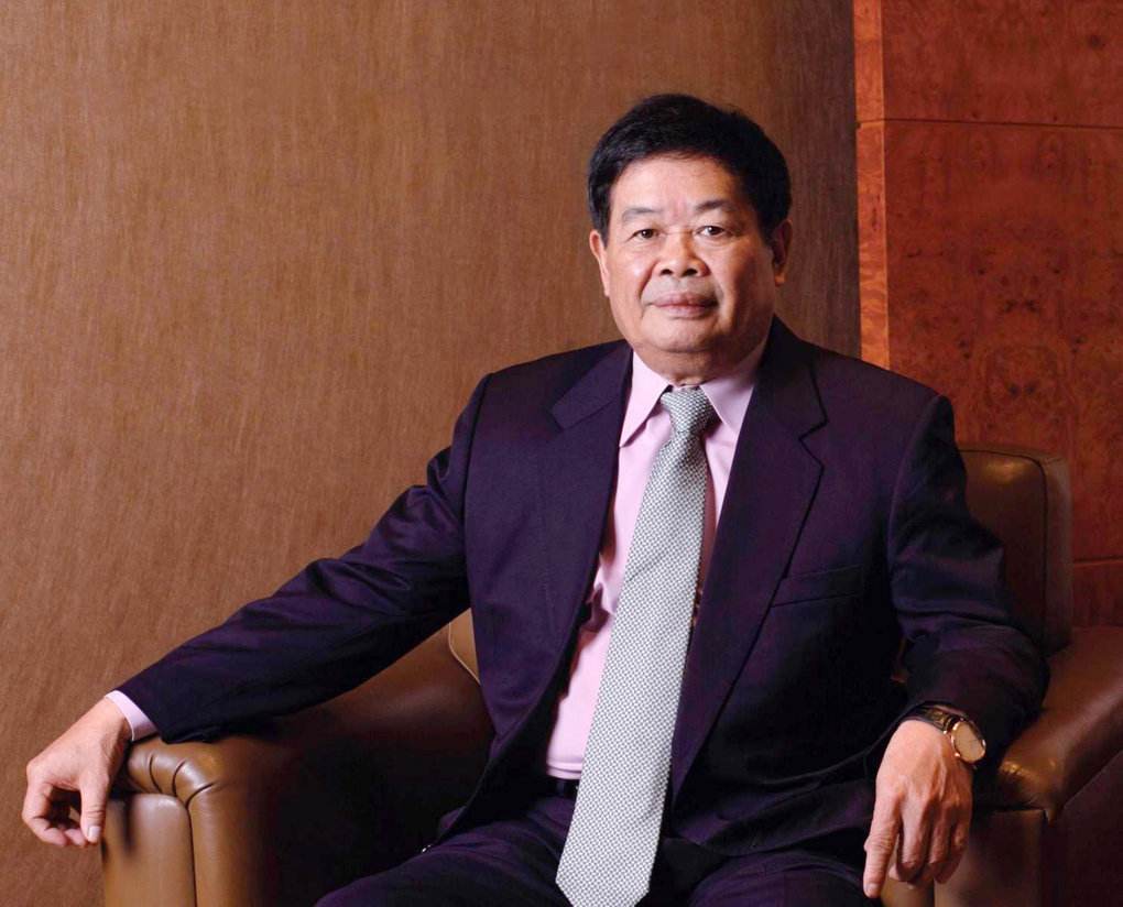 曹德旺背景有多强？白手起家是不存在的，父亲是上海滩商界大亨