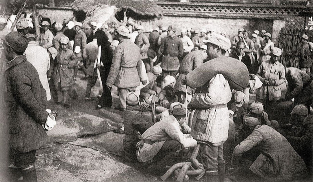 八路军走到哪日军就追到哪，首长识破内奸：秘书总爱走右边