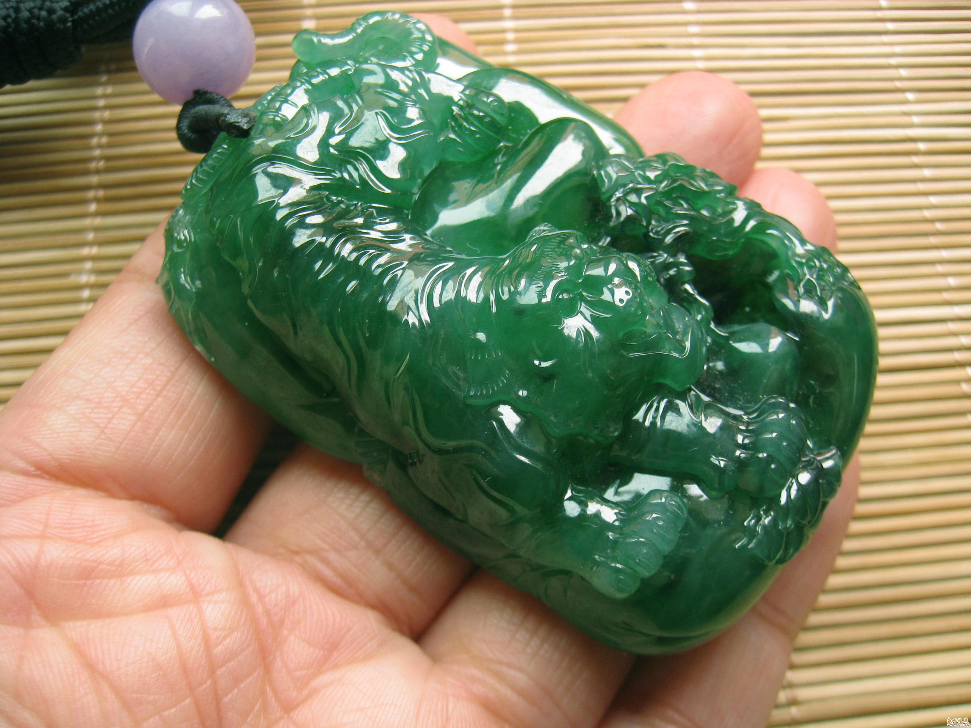 What exactly is Emerald Emperor Green? Is Emperor Green the best jade? iNEWS