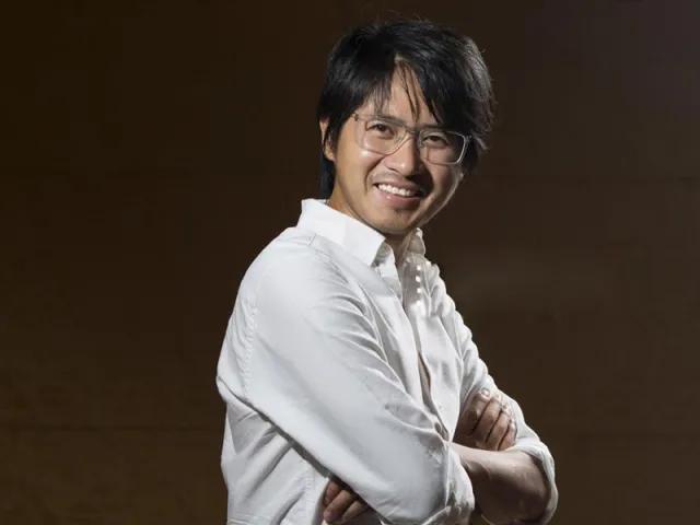 The famous writer Han Han, and his two public wives - iNEWS