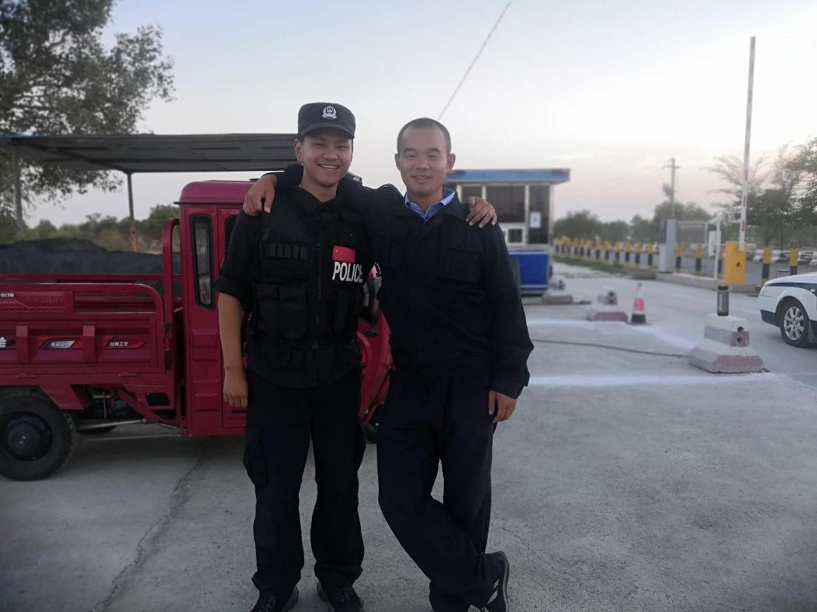 【大漠胡杨】两身戎装，搏一生荣光