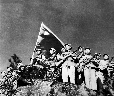1958年，当首长路过一处县城时，发现粮仓警卫竟是牺牲5年的战友