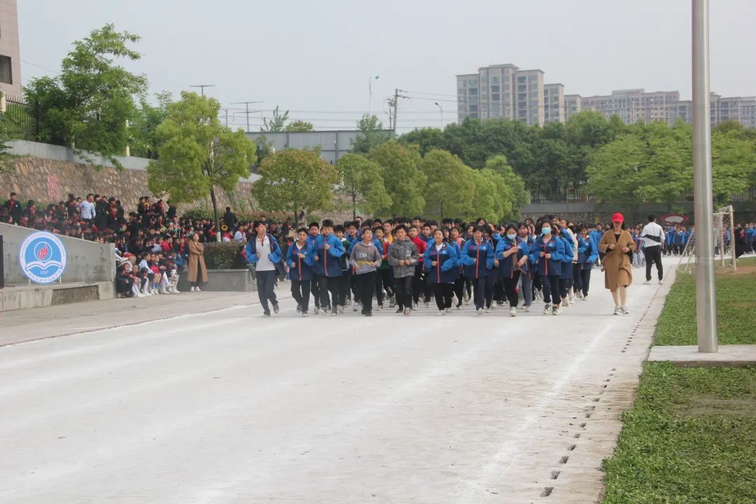 信阳高新区实验中学怎么样?田径运动会(图45)