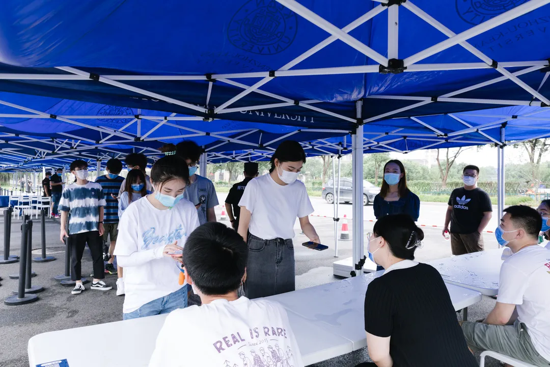 直击开学“演练”现场,接站、入校是这样的