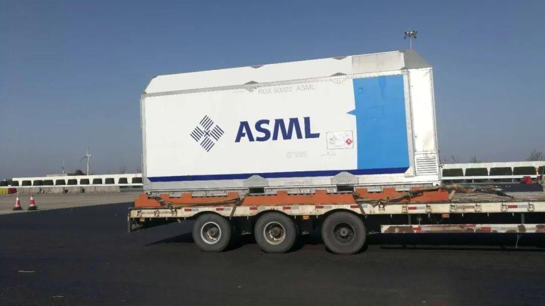 故意的？国产28nm光刻机刚刚突破，荷兰ASML就做出降价行动