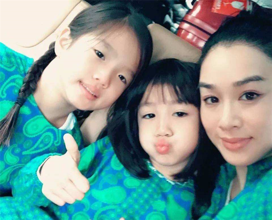 钟丽缇3段婚姻3个女儿，同一个妈不同爸，如今3个女儿颜值差距大