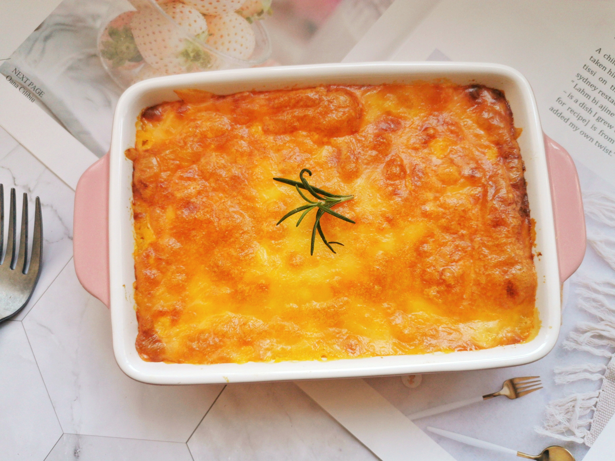 天冷，少吃水果多吃紅薯，2塊錢一斤，蒸熟烤一烤，甜品店賣20