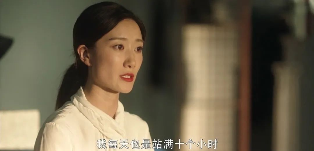 《三十而已》的职场宫斗：为抢单偷加客人微信，唇膏下药私兑积分