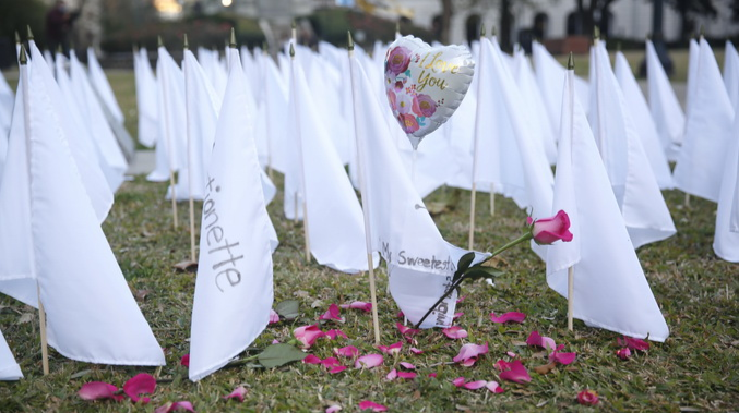 國際疫情丨拜登稱美國已經進入�黑暗時期�，華春瑩：中方願提供幫助