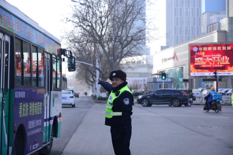 临沂交警直属一大队：吃透精神见行动，“内服外治”开“药方”