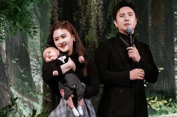 沈腾老婆胖出美丽境界，面对镜头大方自信，解