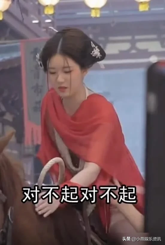 赵露思拍戏，不小心惊到马，谁注意她的反应？