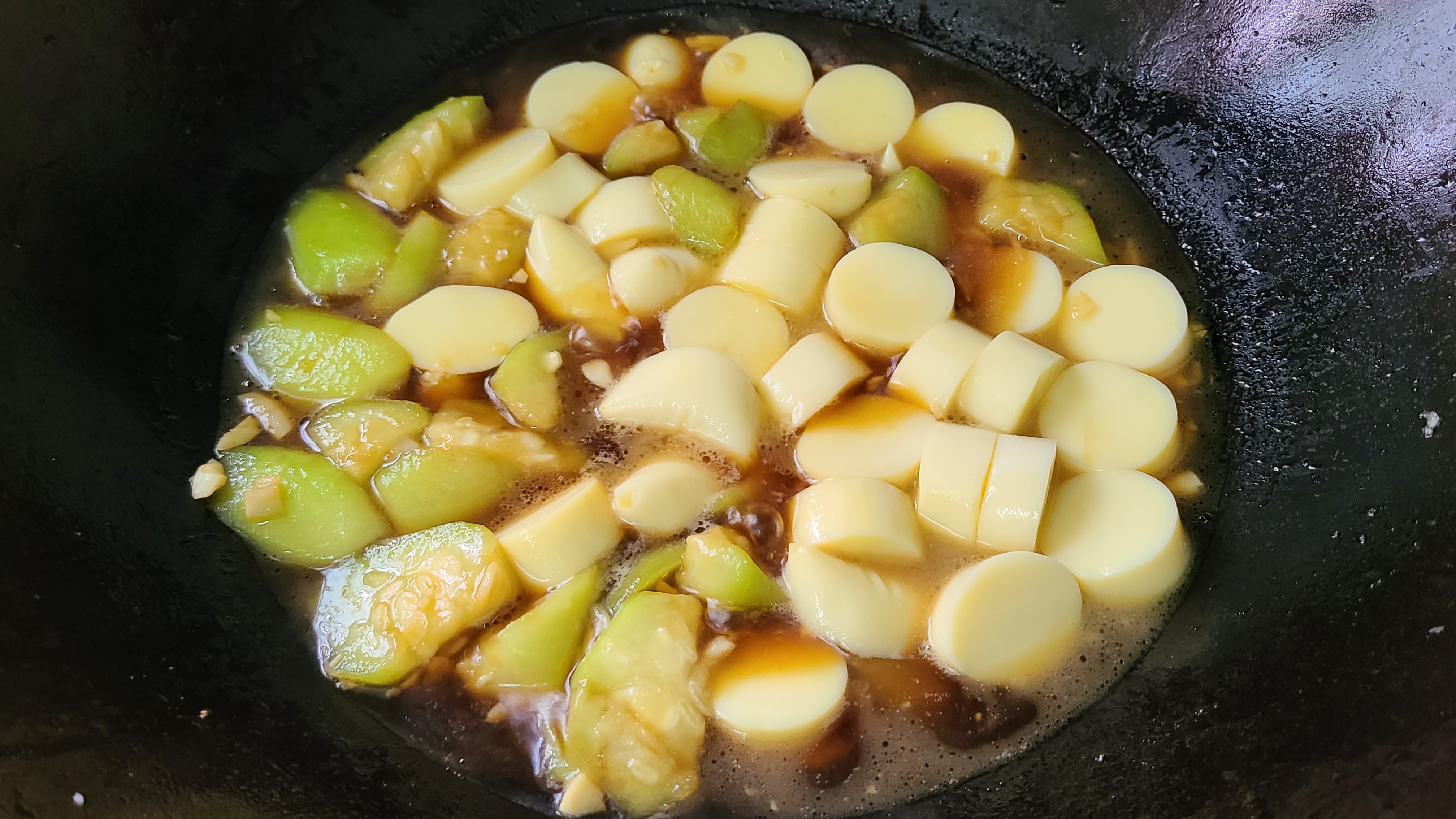 丝瓜豆腐的做法，天热我家经常吃的一道家常菜，简单美味