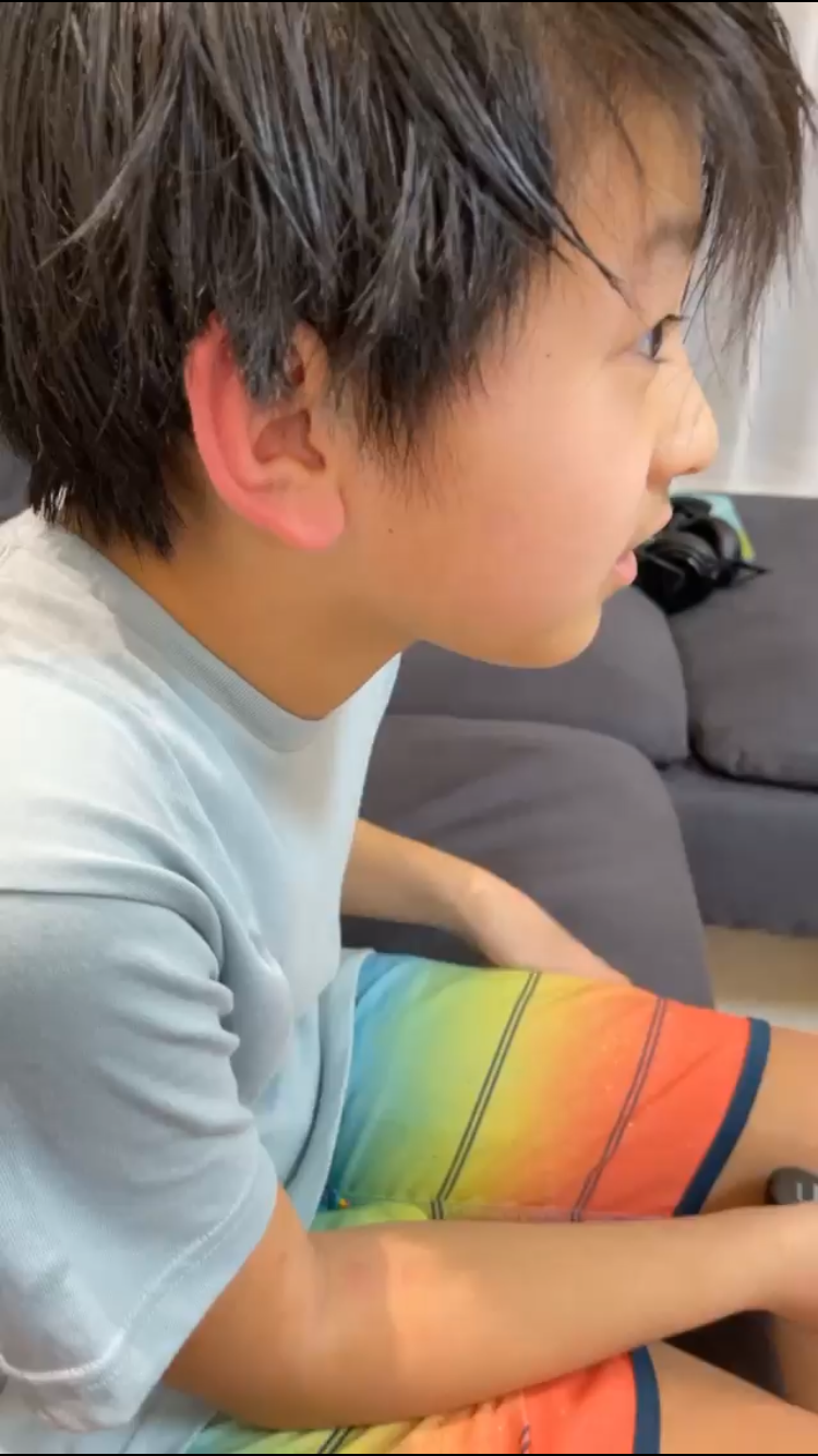張柏芝曬兒子近況，10歲小Q愈發陽光帥氣，母子互動有愛