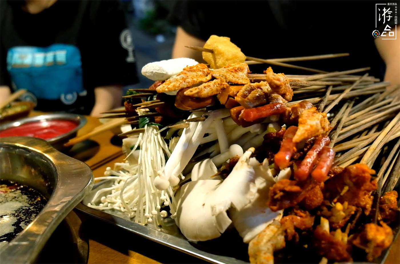 为什么重庆人很少吃串串？锅底没味道，竹签反复用，价格还很贵