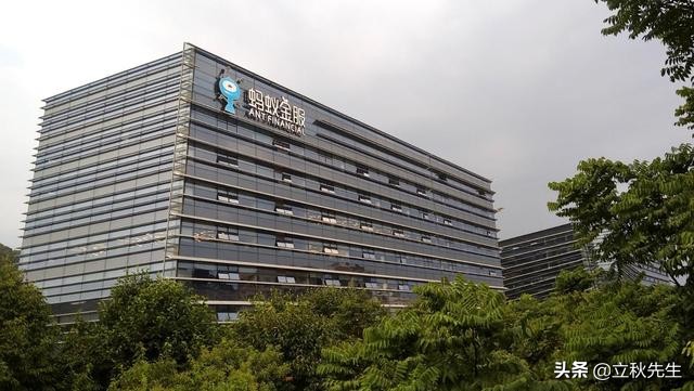 马云：我曾屹立巅峰，如今却一再跌落！支付宝