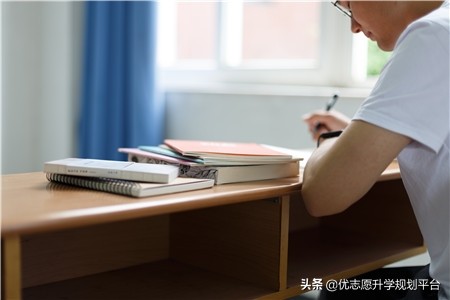 2020湖北14%院校录取位次波动大，考生倾向报医药类专业