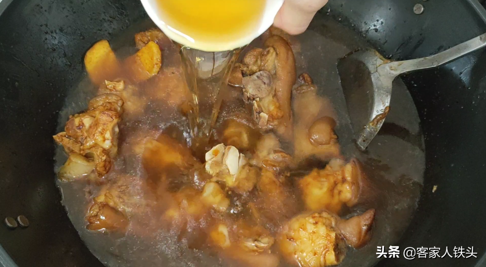 愛吃豬腳？ 不要加大料做，試試客家一鍋傳統做法，吃一口就愛上