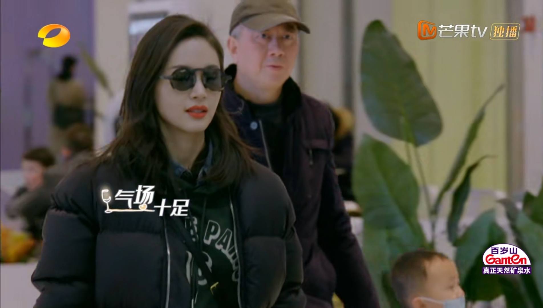 一直被偷拍，却从未回应：王子文突然承认有儿子，勇气从何而来？