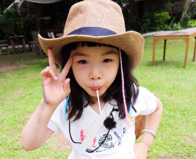 朱茵曬女兒近照，和爸爸宛如“複製粘貼”，只可惜了女神的好基因