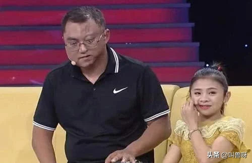 90厘米“袖珍女孩”，不顾父母反对生子，孩子出