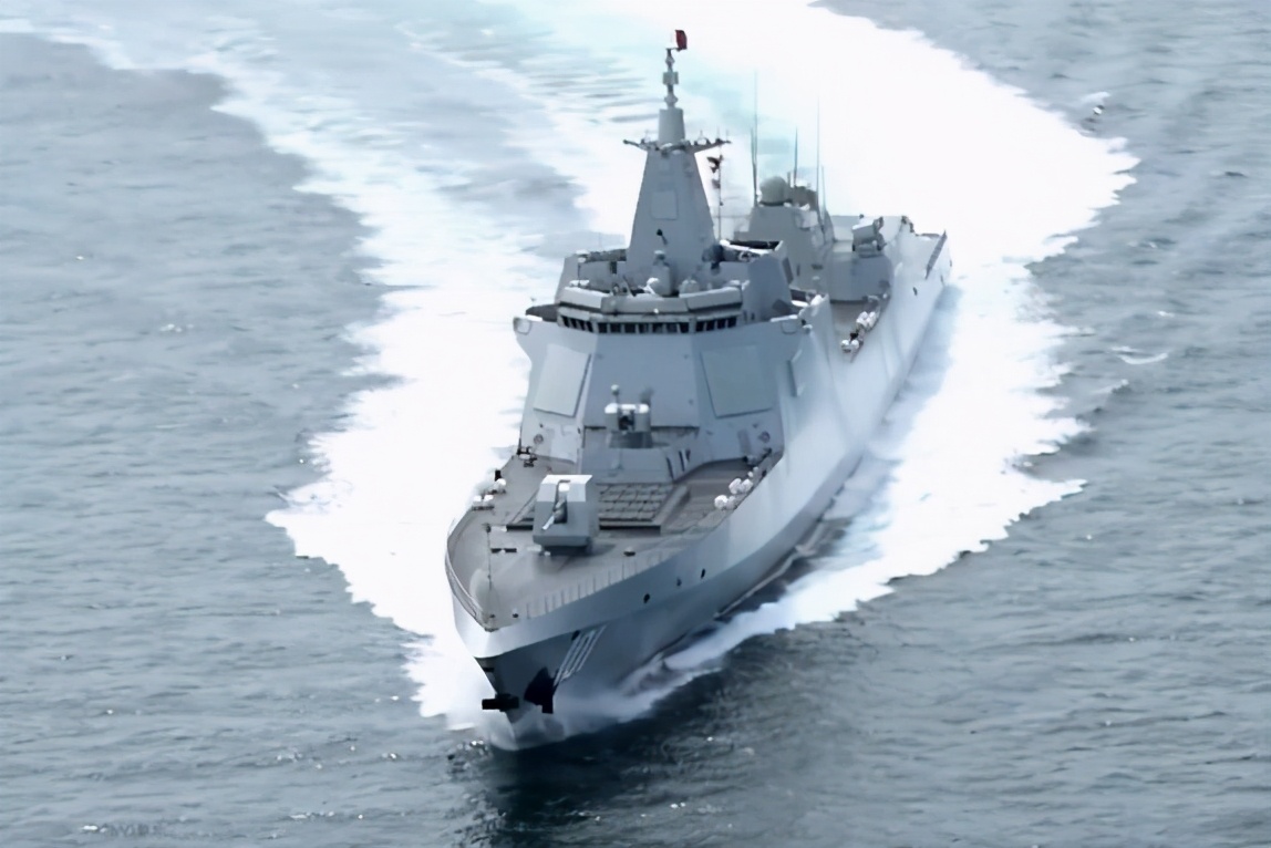 遼寧艦與美艦�面對面�，同框並排航行，中國突破圍堵強力反擊