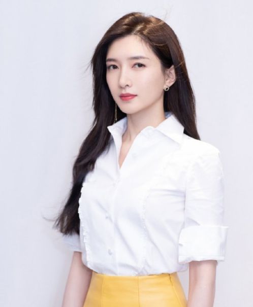 江疏影点赞娄艺潇版王曼妮“她不是真正的捞女”