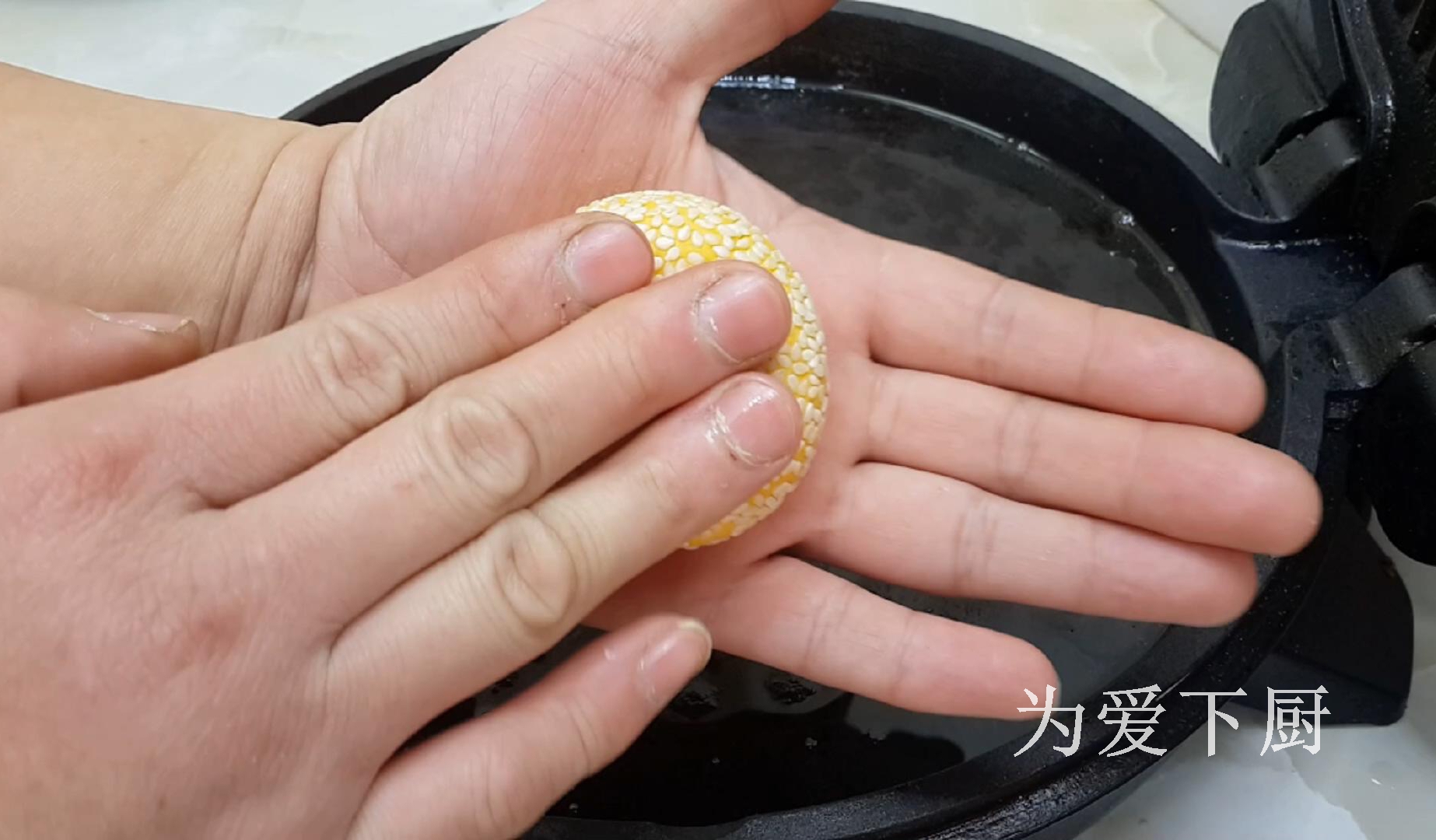 烙南瓜餅時，記住不要直接烙餅，大廚教你兩招，個個軟糯又香甜