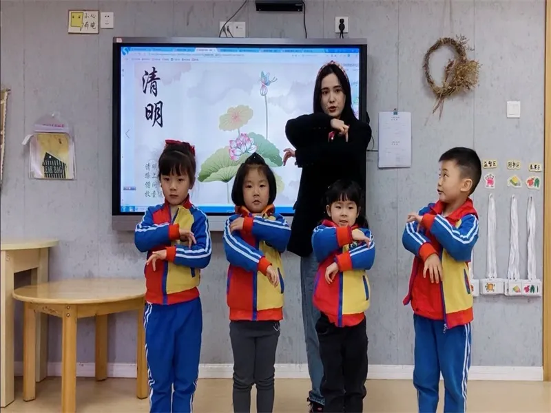 四川省民生研究会新媒体中心-官网 缅怀先烈敬英雄 融情寄思话清明——广元市树人幼儿园开展清明节主题教育活动