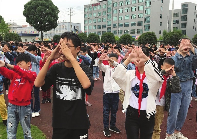 医教结合 点亮“瞳”年