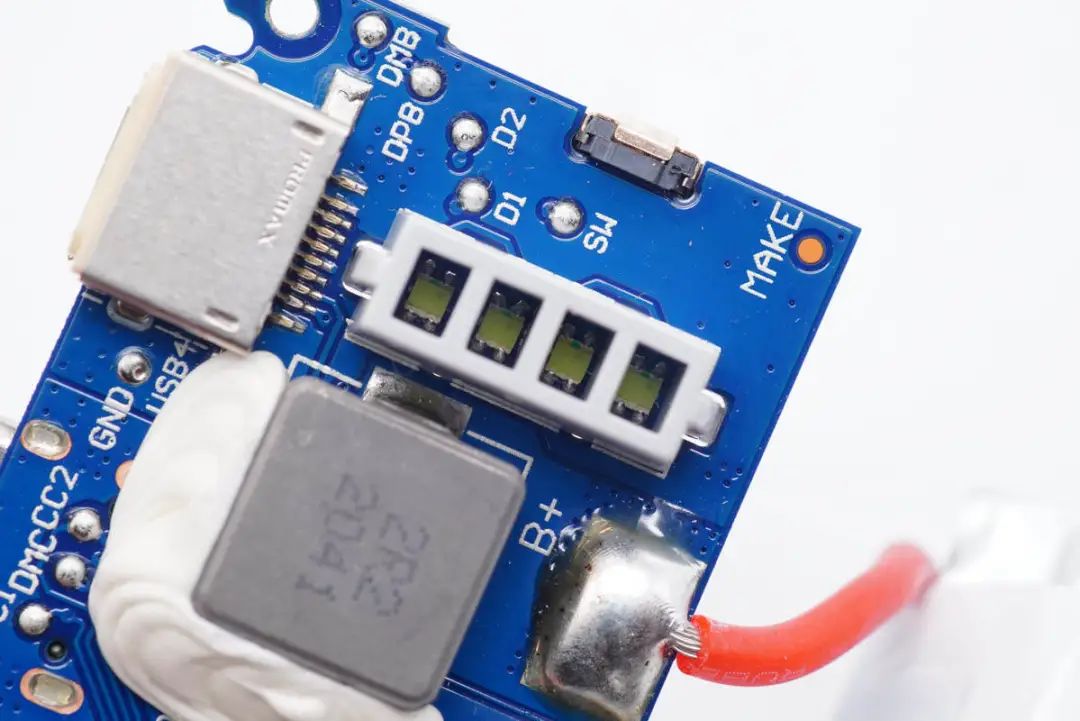 支持iPhone 13快充，罗马仕22.5W移动电源深度拆解