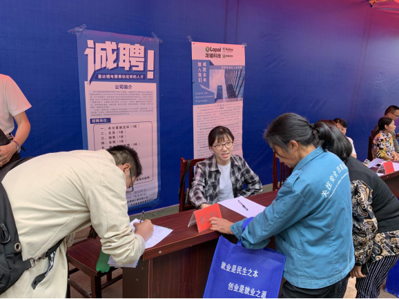 蓬溪县举办2021年“企业用工服务月”现场招聘会