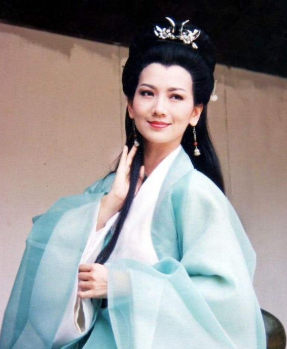 赵雅芝重游雷峰塔，“白娘子”这个角色跟了一辈子