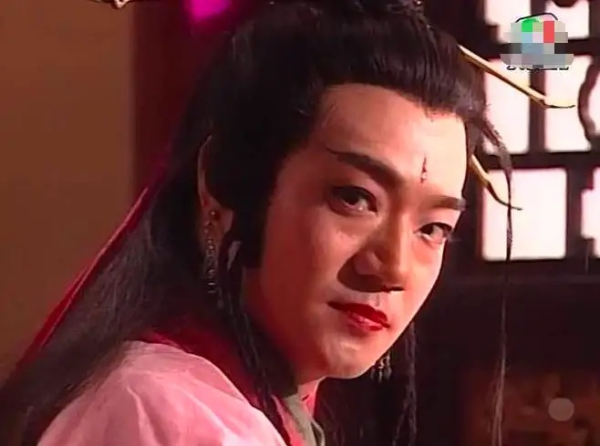 愚人节吃瓜真假难辨：2人官宣恋情，3人分手婚变