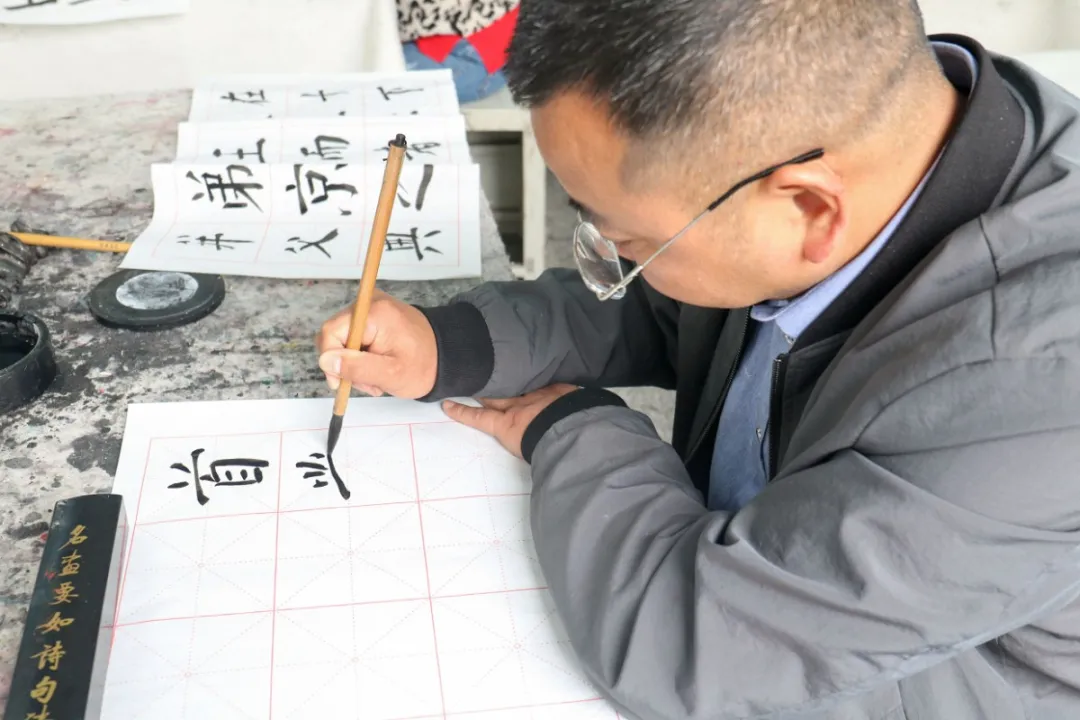 天府新区华阳实验小学小品堂书法工作坊第二批学员开班仪式